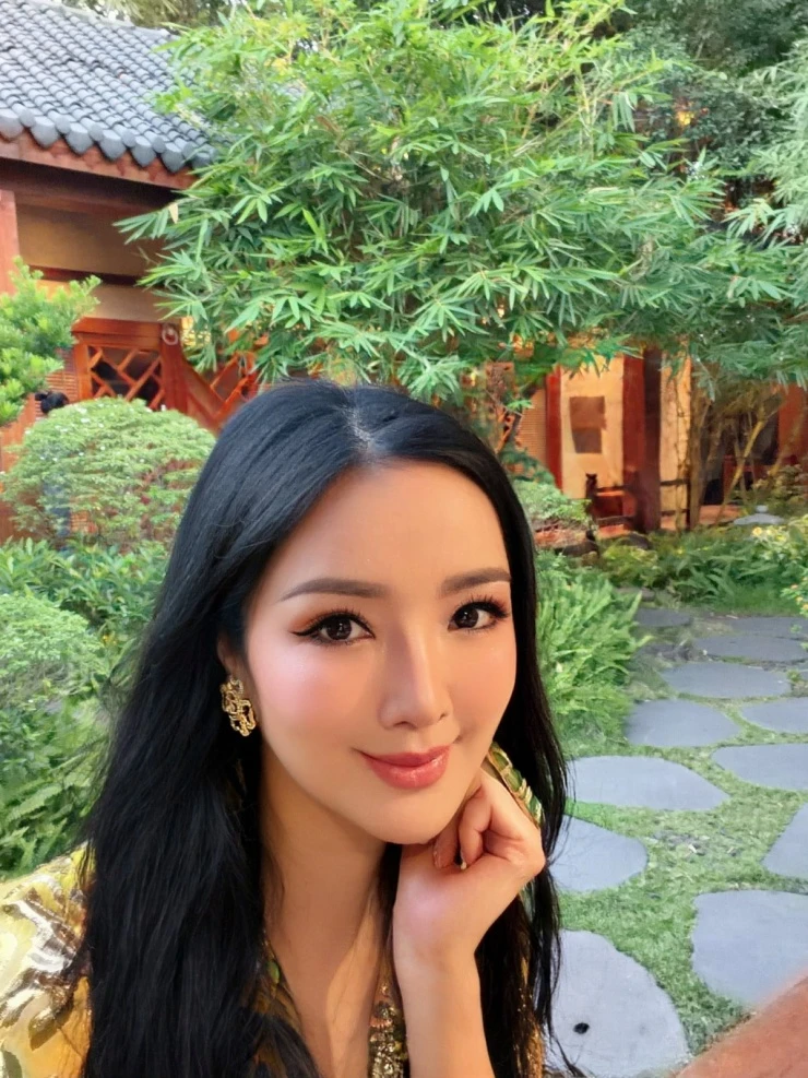 Ảnh sao Việt ngày 11/3: Thúy Hiền tỏa sáng tại đám cưới