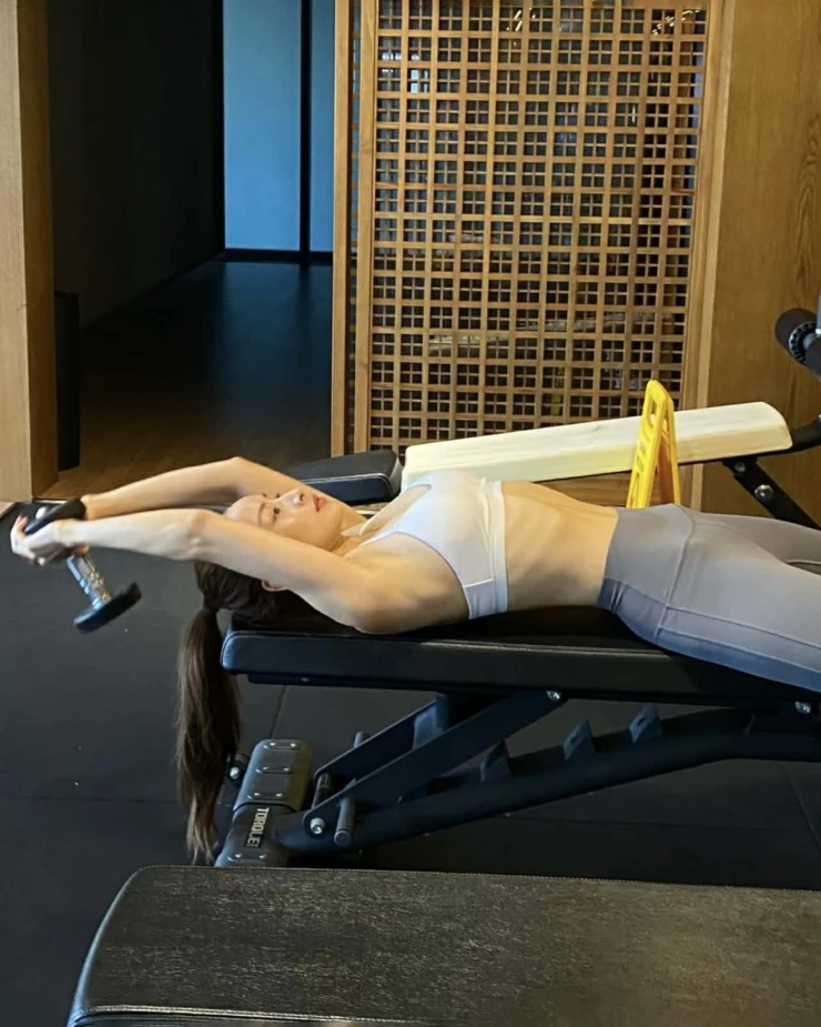 Quốc Trường gây chú ý khi đăng ảnh chung với Ngọc Trinh ngày 12/3 trên mạng xã hội