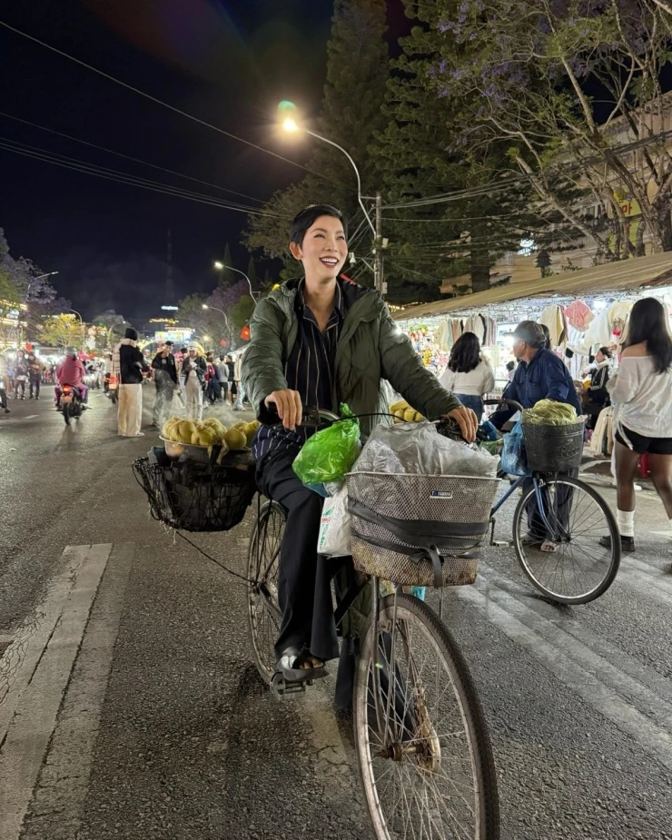 Quốc Trường gây chú ý khi đăng ảnh chung với Ngọc Trinh ngày 12/3 trên mạng xã hội