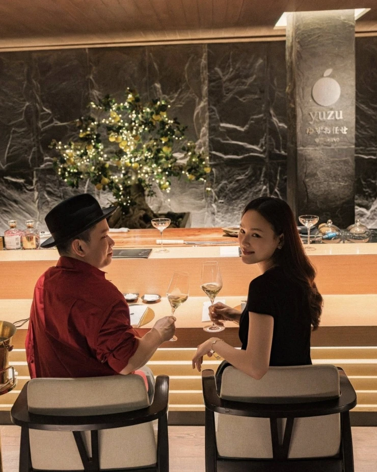 Ảnh sao 16/3: Quốc Trường tình tứ tựa đầu lên vai Ngọc Trinh