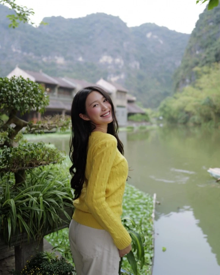 Ảnh sao 16/3: Quốc Trường tình tứ tựa đầu lên vai Ngọc Trinh