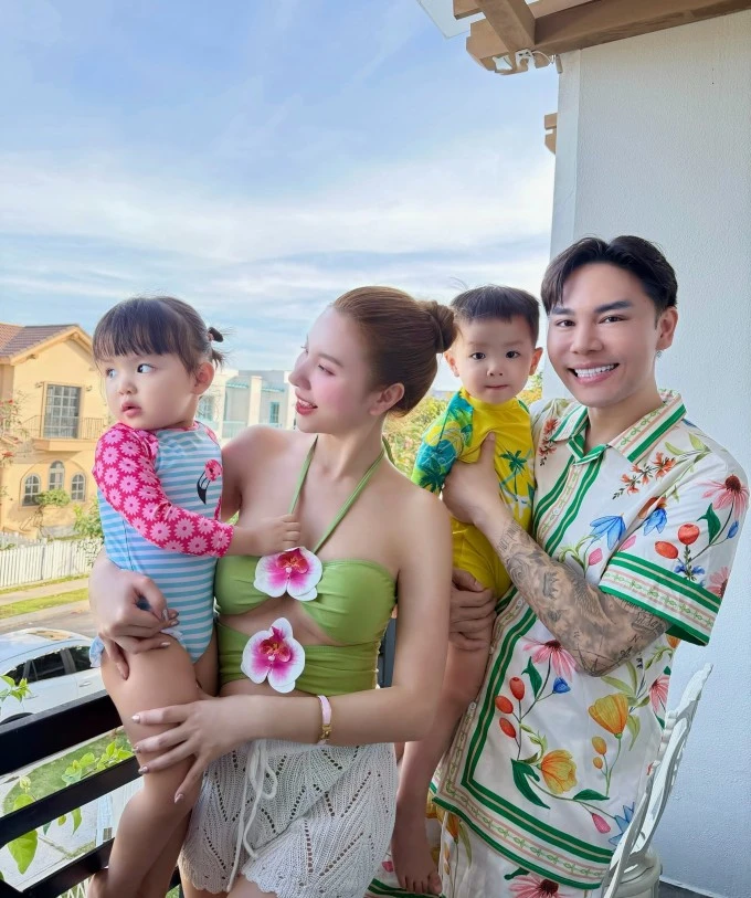 Ảnh sao 19/3: Lê Phương đăng ảnh tình tứ với Quốc Huy