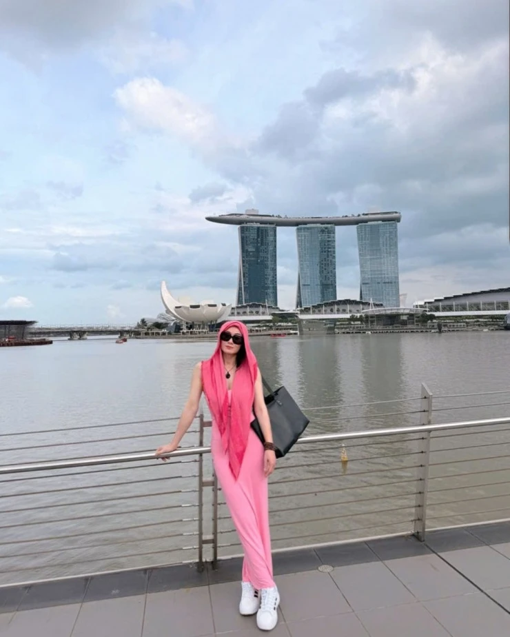 Ảnh sao 21/3: Huyền Baby kỷ niệm 13 năm cưới chồng đại gia