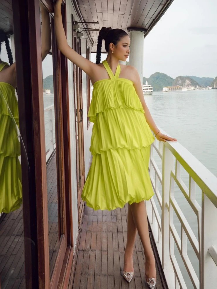 Ảnh sao 21/3: Huyền Baby kỷ niệm 13 năm cưới chồng đại gia