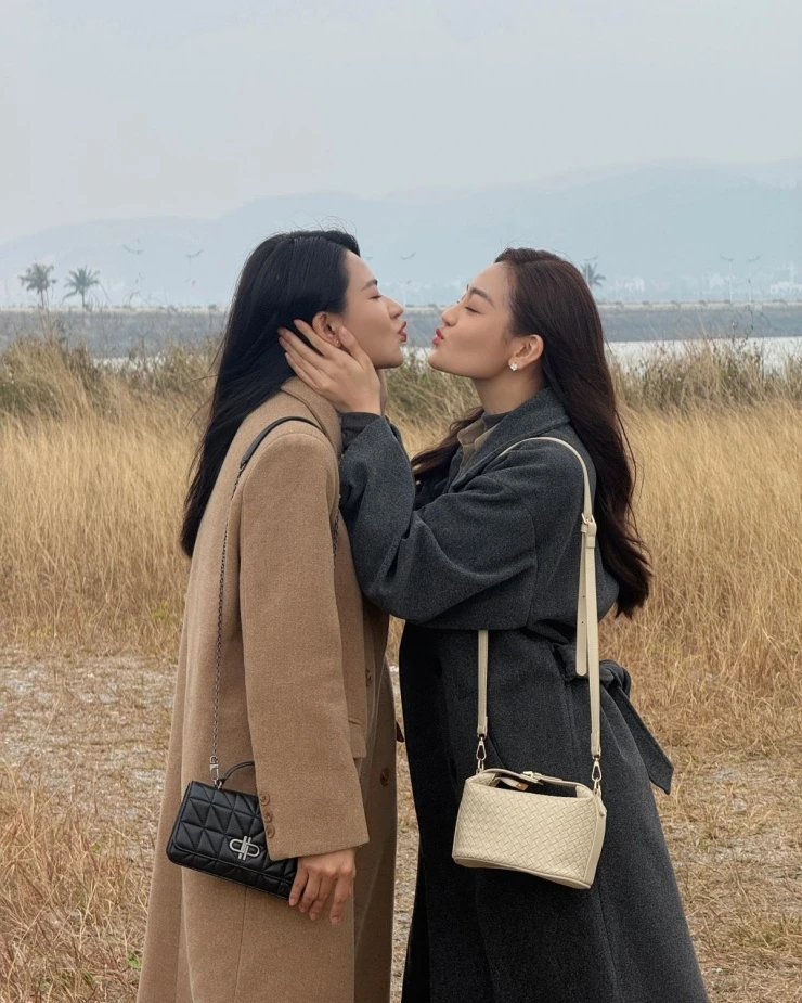 Ảnh sao 21/3: Huyền Baby kỷ niệm 13 năm cưới chồng đại gia