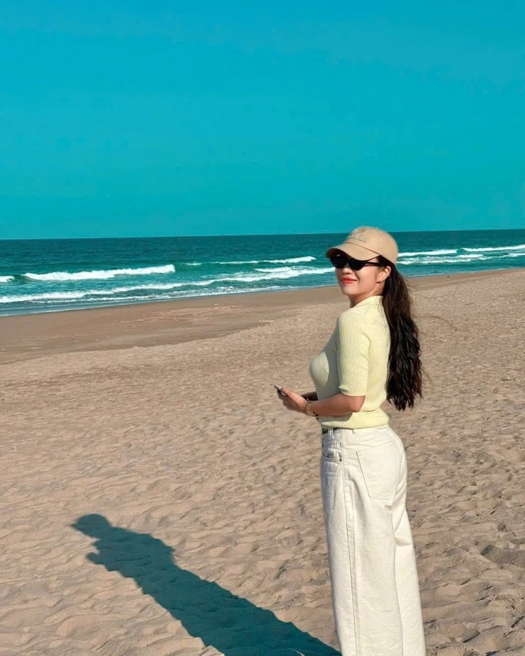 Ảnh sao 21/3: Huyền Baby kỷ niệm 13 năm cưới chồng đại gia