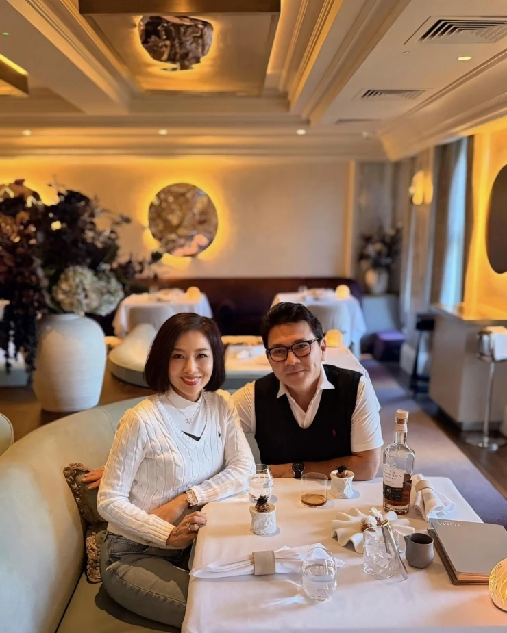 Ảnh sao 21/3: Huyền Baby kỷ niệm 13 năm cưới chồng đại gia