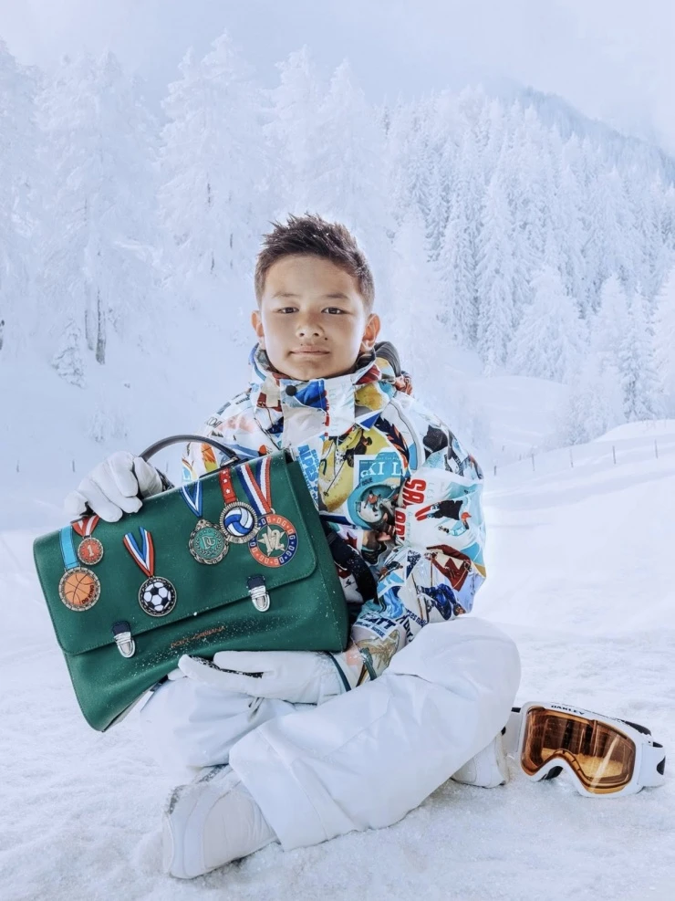 Ảnh sao 22/3: Ông xã hôn Thanh Thảo khi đứng bên Quang Dũng