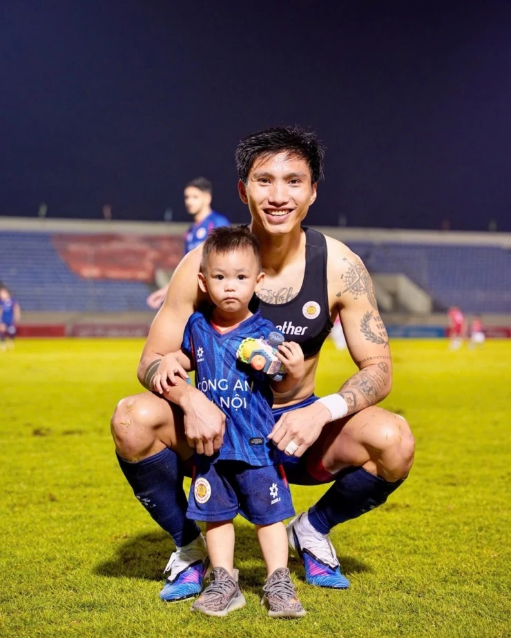 Ảnh sao 24/3: Đặng Thu Thảo cùng chồng ngắm hoàng hôn trên biển