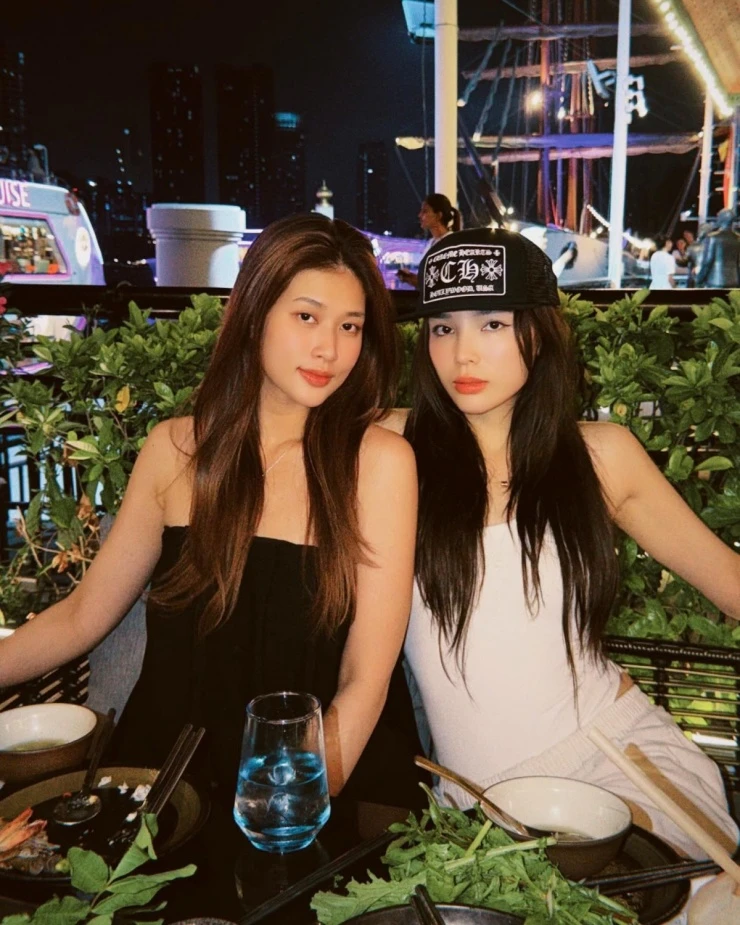 Ảnh sao 24/3: Đặng Thu Thảo cùng chồng ngắm hoàng hôn trên biển