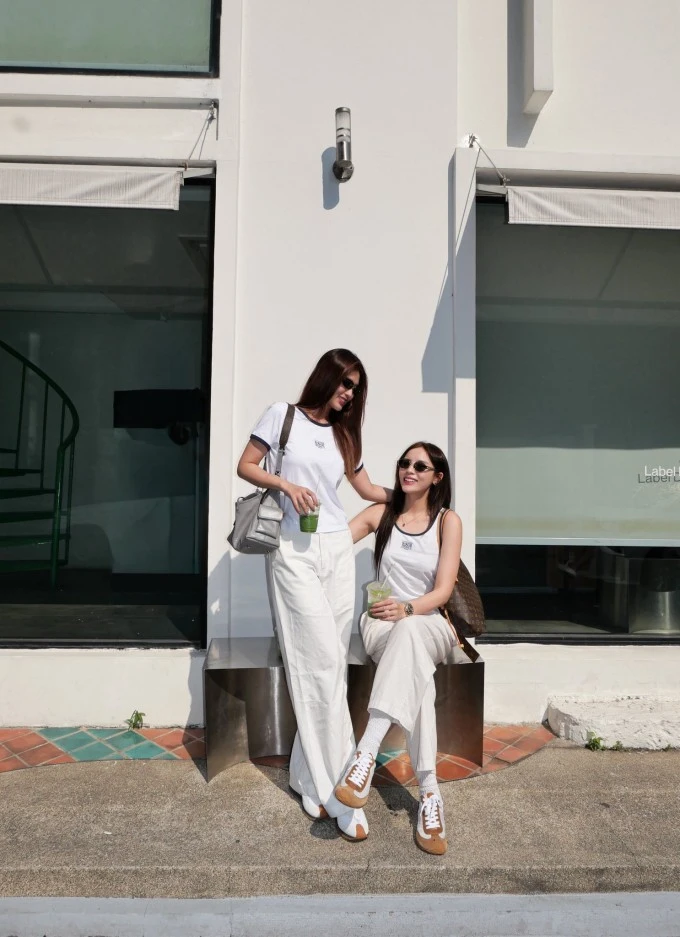 Ảnh sao 25/3: Tóc Tiên khoe vẻ gợi cảm với đầm búp bê