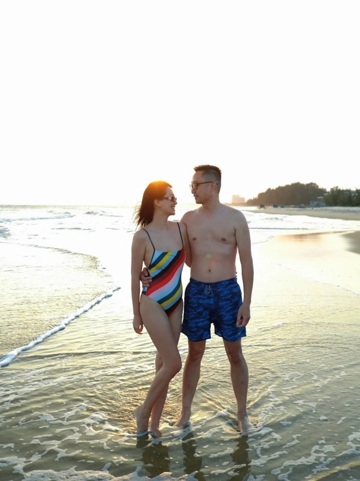 Ảnh sao 26/3: Tiểu thư gia tộc Sơn Kim và anh trai giống nhau như đúc