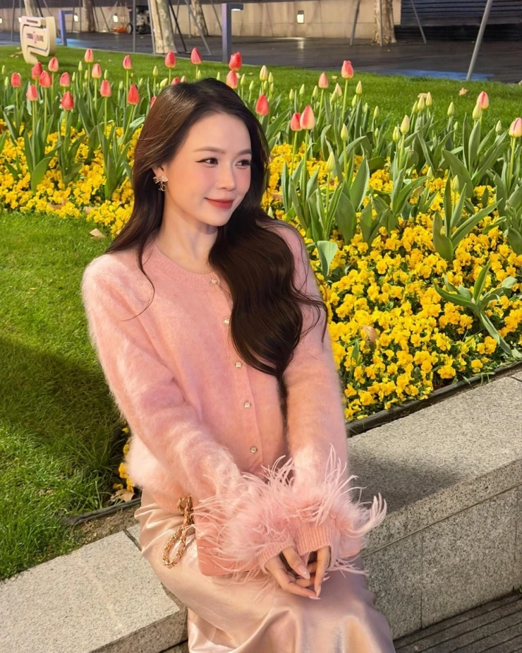 Ảnh sao 28/3: Thanh Hằng diện bikini tôn body trên biển Ảnh sao 28/3: Thanh Hằng diện bikini tôn body trên biển