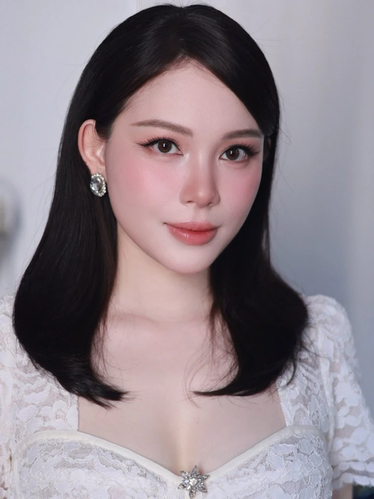 Ảnh sao 30/3: Bố con Johnathan Hạnh Nguyễn cười híp mắt bên nhau