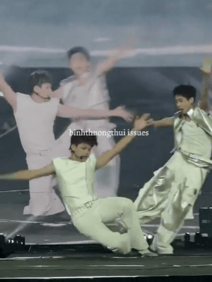 Anh trai diễn 1 đêm concert mà gặp sự cố 3 lần, khoảnh khắc té ngã ai nhìn cũng hoảng