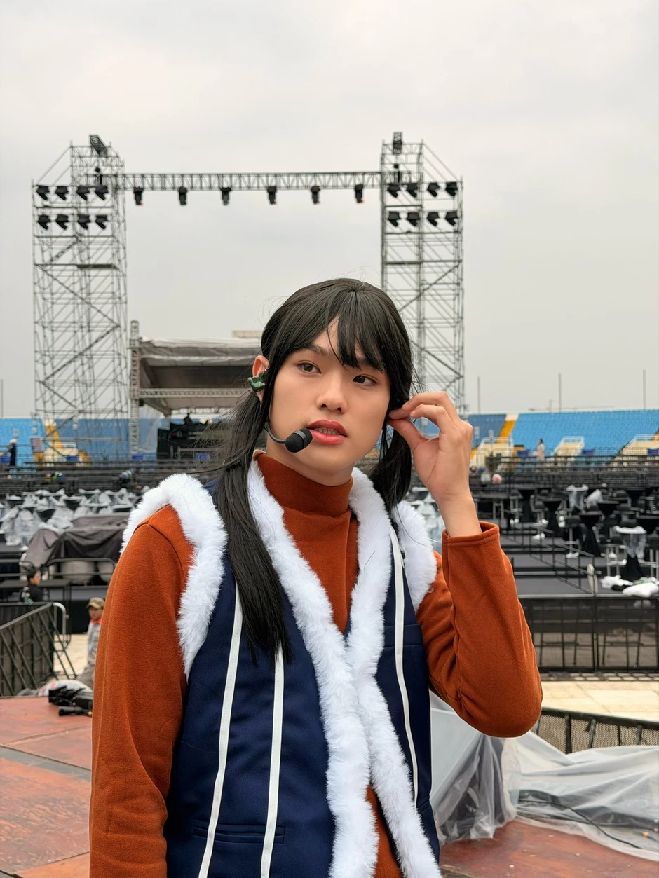 Anh trai diễn 1 đêm concert mà gặp sự cố 3 lần, khoảnh khắc té ngã ai nhìn cũng hoảng