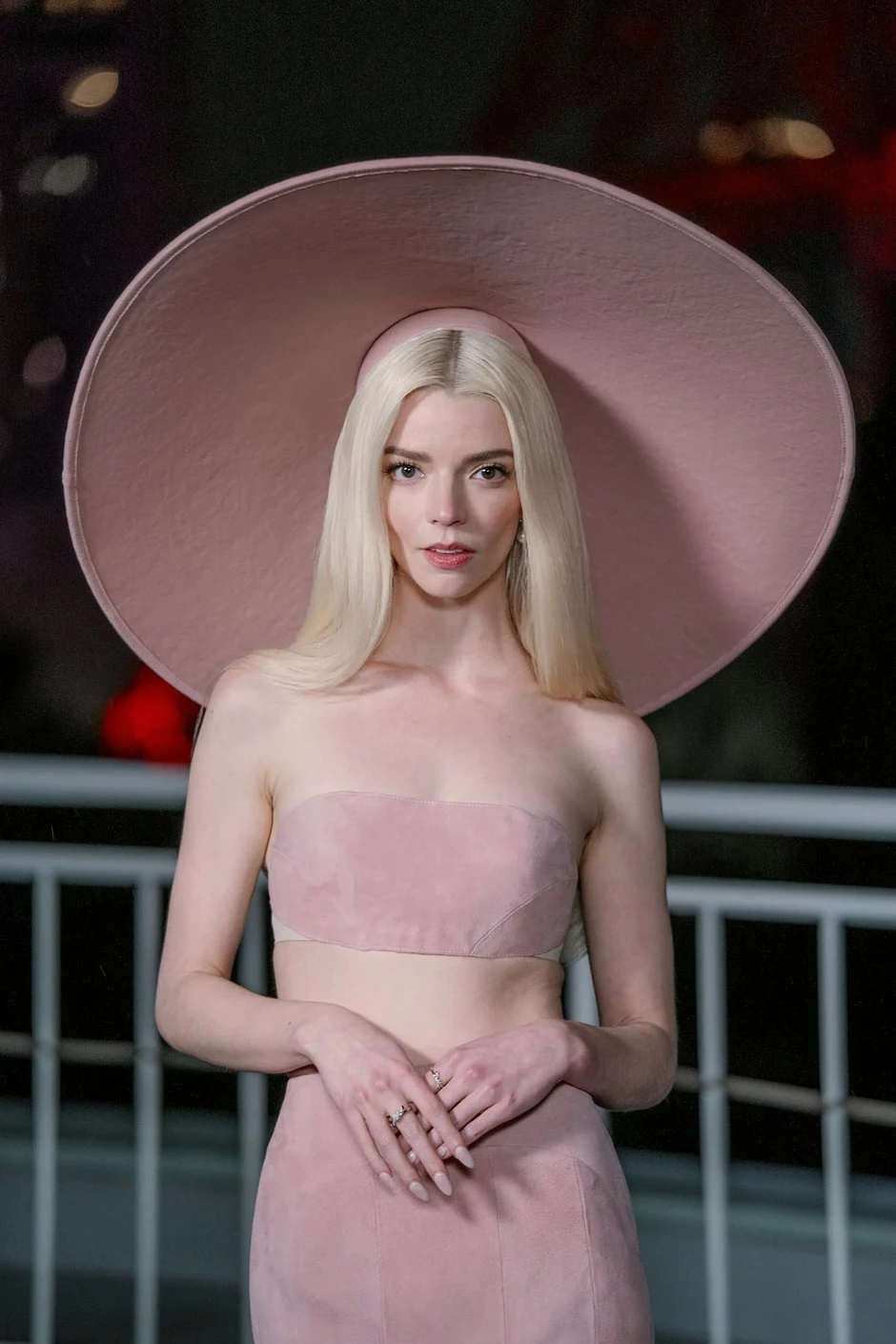 Anya Taylor-Joy là người thật hay visual nhân tạo vậy? Anya Taylor-Joy là người thật hay visual nhân tạo vậy?