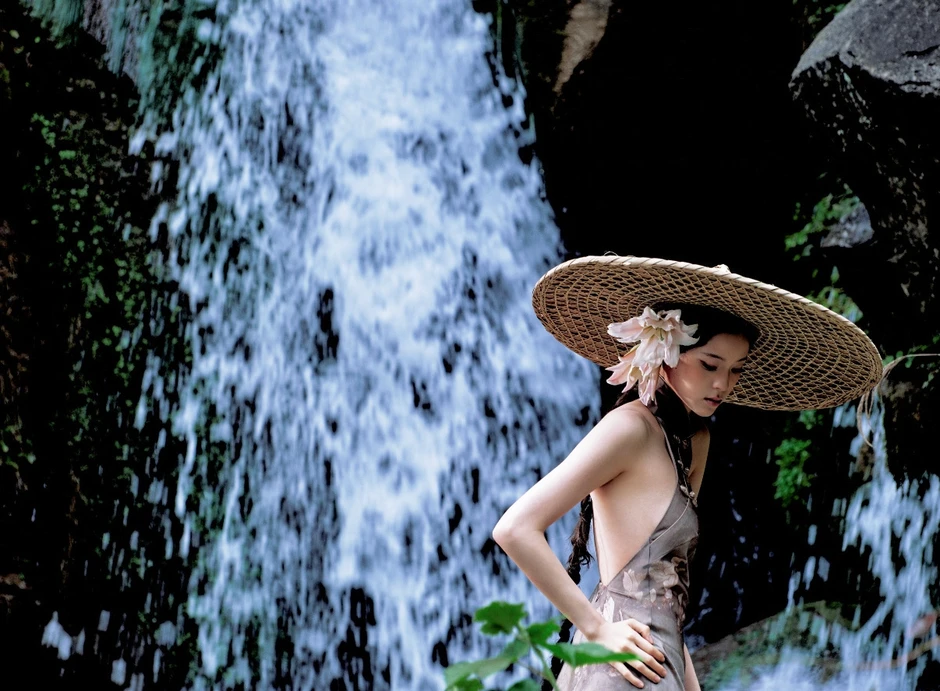 Âu Dương Na Na đẹp như tranh thủy mặc Âu Dương Na Na đẹp như tranh thủy mặc