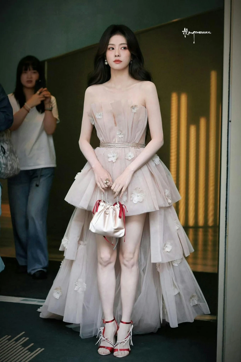 Bạch Lộc đối mặt với bệnh thấp khớp từ khi làm người mẫu Bạch Lộc đối mặt với bệnh thấp khớp từ khi làm người mẫu