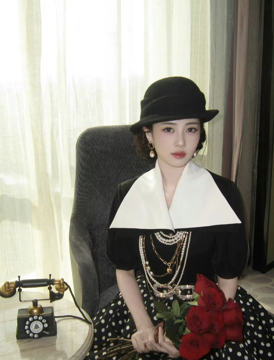 Bạch Lộc náo loạn hot search với nhan sắc tô hồng vạn vật Bạch Lộc náo loạn hot search với nhan sắc tô hồng vạn vật