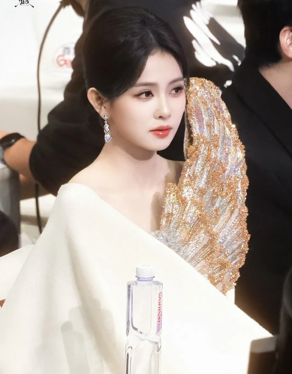 Bạch Lộc visual 10 điểm làm lòng người bấn loạn