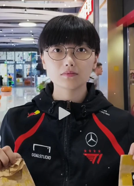 Shaher và bản sao gợi cảm của Faker khiến fan T1 nóng mắt