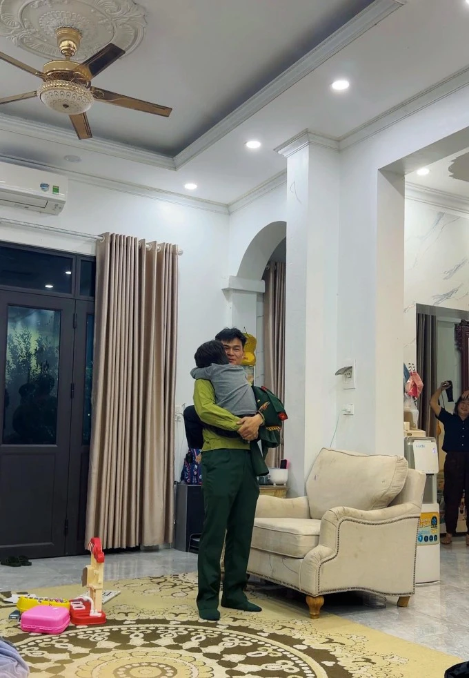 Bé Bo nhà Hòa Minzy mong mẹ sớm lấy bố Cương làm chồng