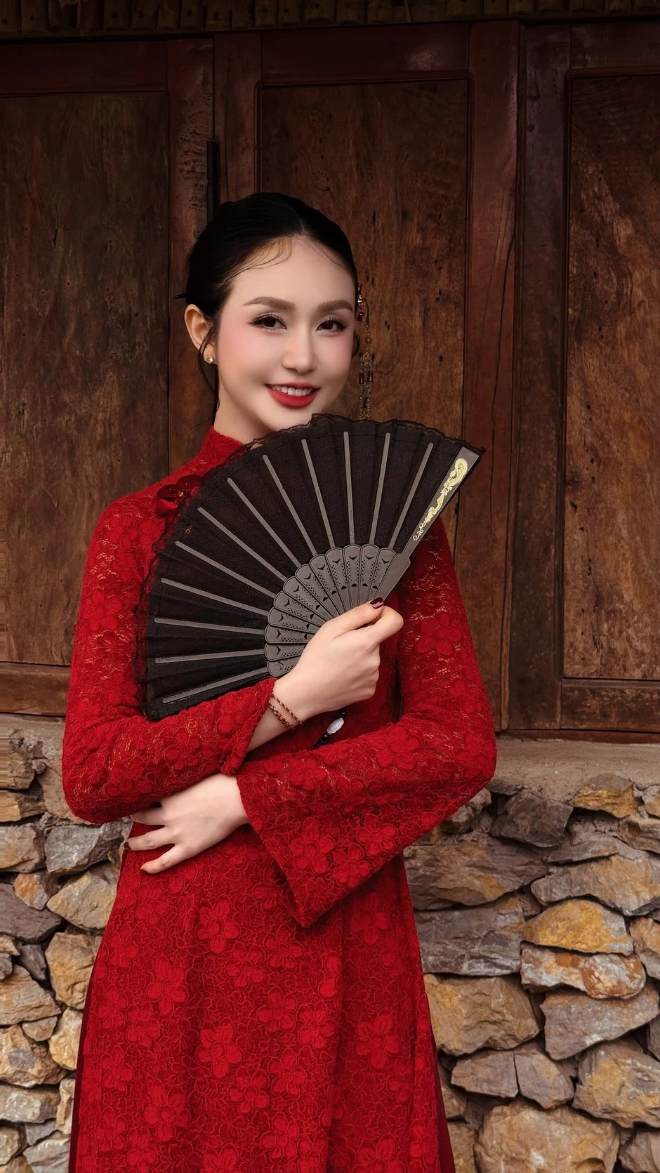 Bị chê nhan sắc xuống cấp, vợ Tuấn Hưng lên tiếng Bị chê nhan sắc xuống cấp, vợ Tuấn Hưng lên tiếng