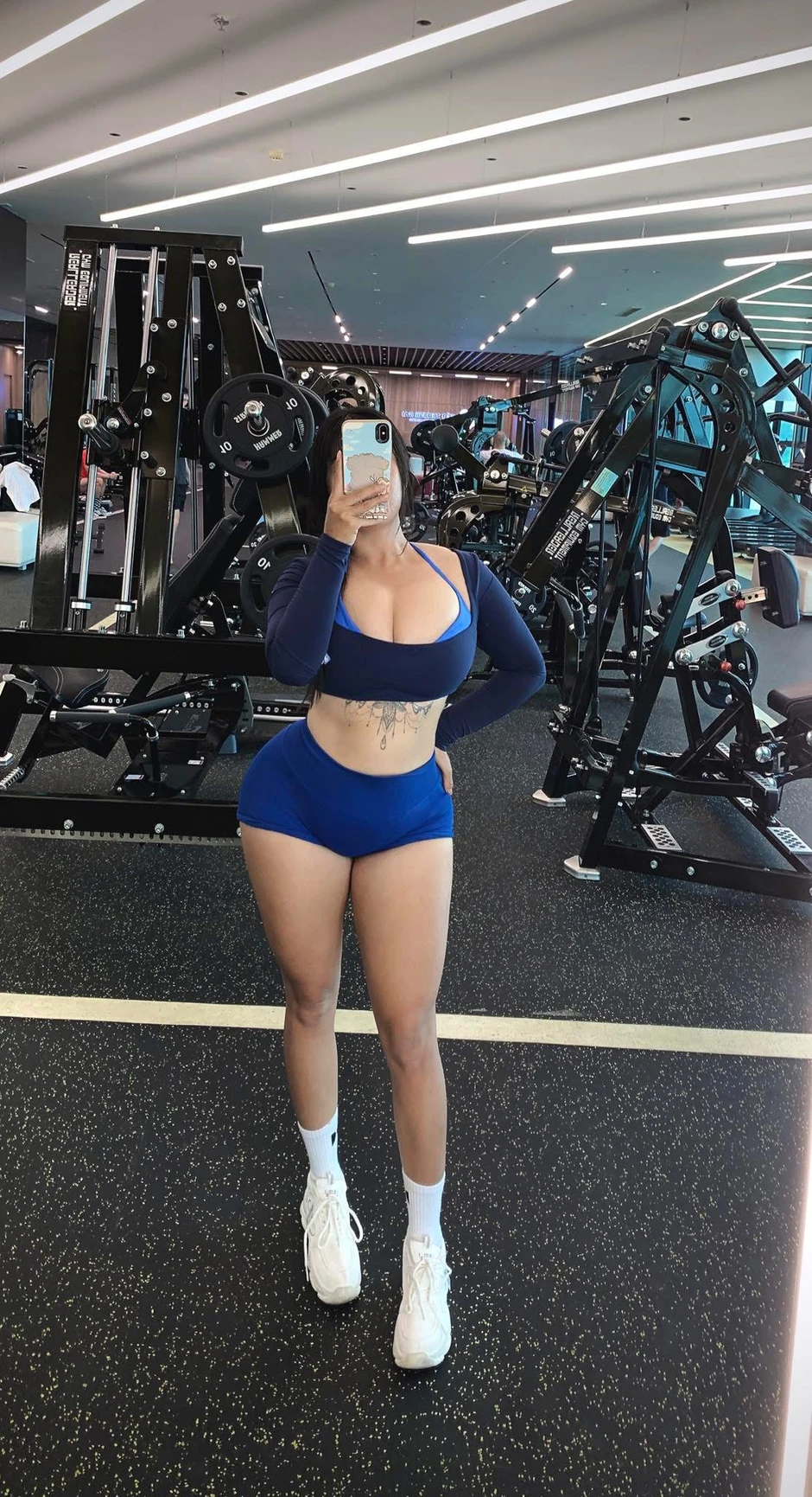 Bị nhắn tin "tế nhị", cô gái mê gym lập tức "solo" 1vs1, "cấm chat" luôn kẻ quấy rối