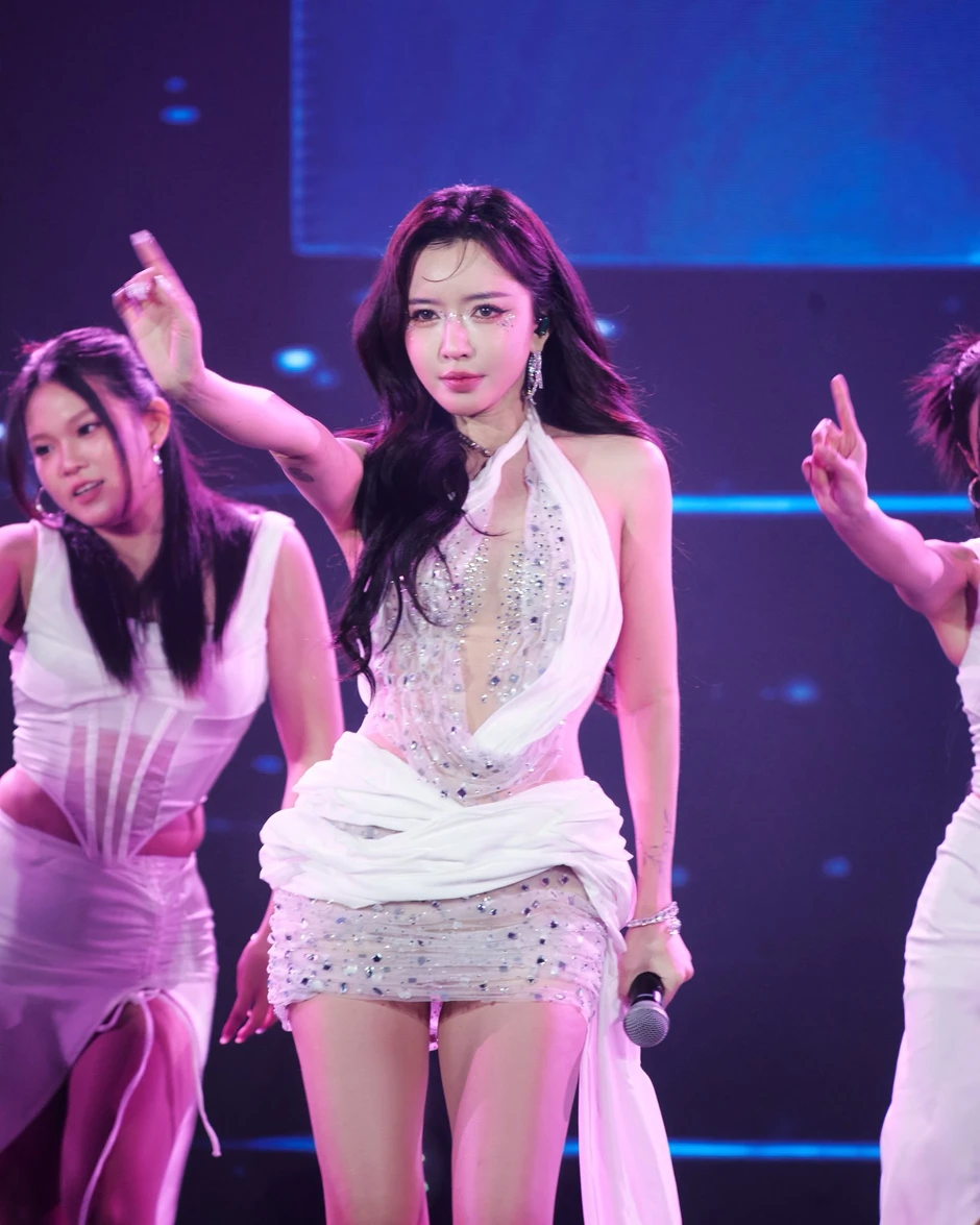 Bích Phương bỏ túi 500 triệu từ 3 ca khúc, bị chê diễn hời hợt và nhan sắc ngày càng khác lạ