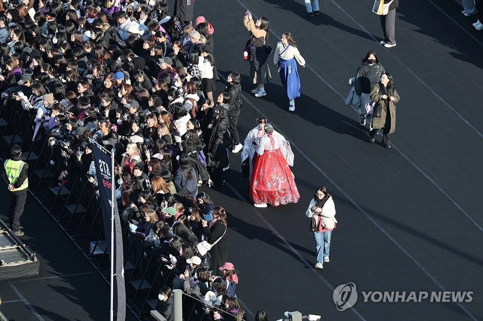 Biển người đổ về Seoul xem BTS