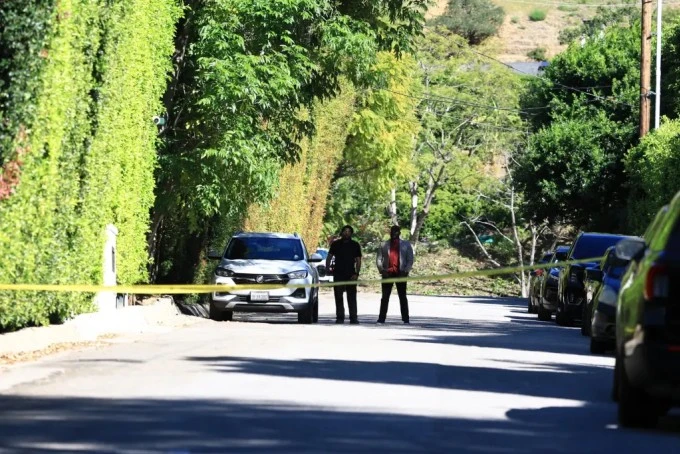 Biệt thự của Rihanna bị nã súng