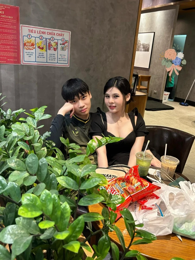 BirdLB và Kim Ngân chia tay: "Phải được yêu thì mới được suy tình" BirdLB và Kim Ngân chia tay: "Phải được yêu thì mới được suy tình"