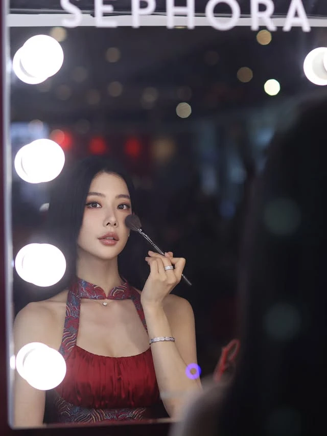 Bỏ chồng đại gia, mỹ nhân gợi cảm nức tiếng xứ Hàn "thay đầu" không nhận ra nổi! Bỏ chồng đại gia, mỹ nhân gợi cảm nức tiếng xứ Hàn "thay đầu" không nhận ra nổi!