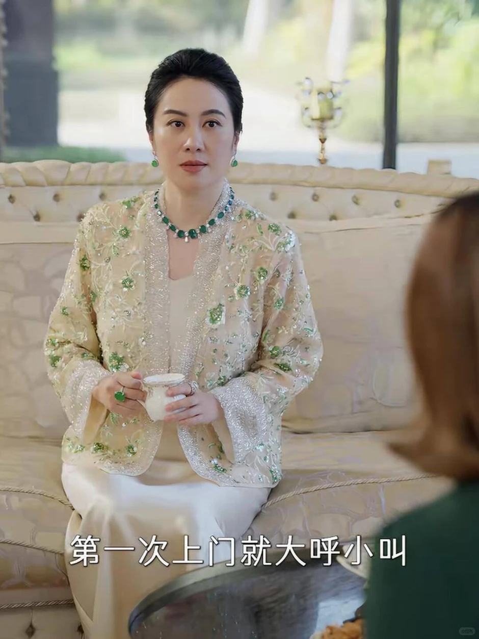 Bóc giá set trang sức ngọc bích của Diệp Tuyền