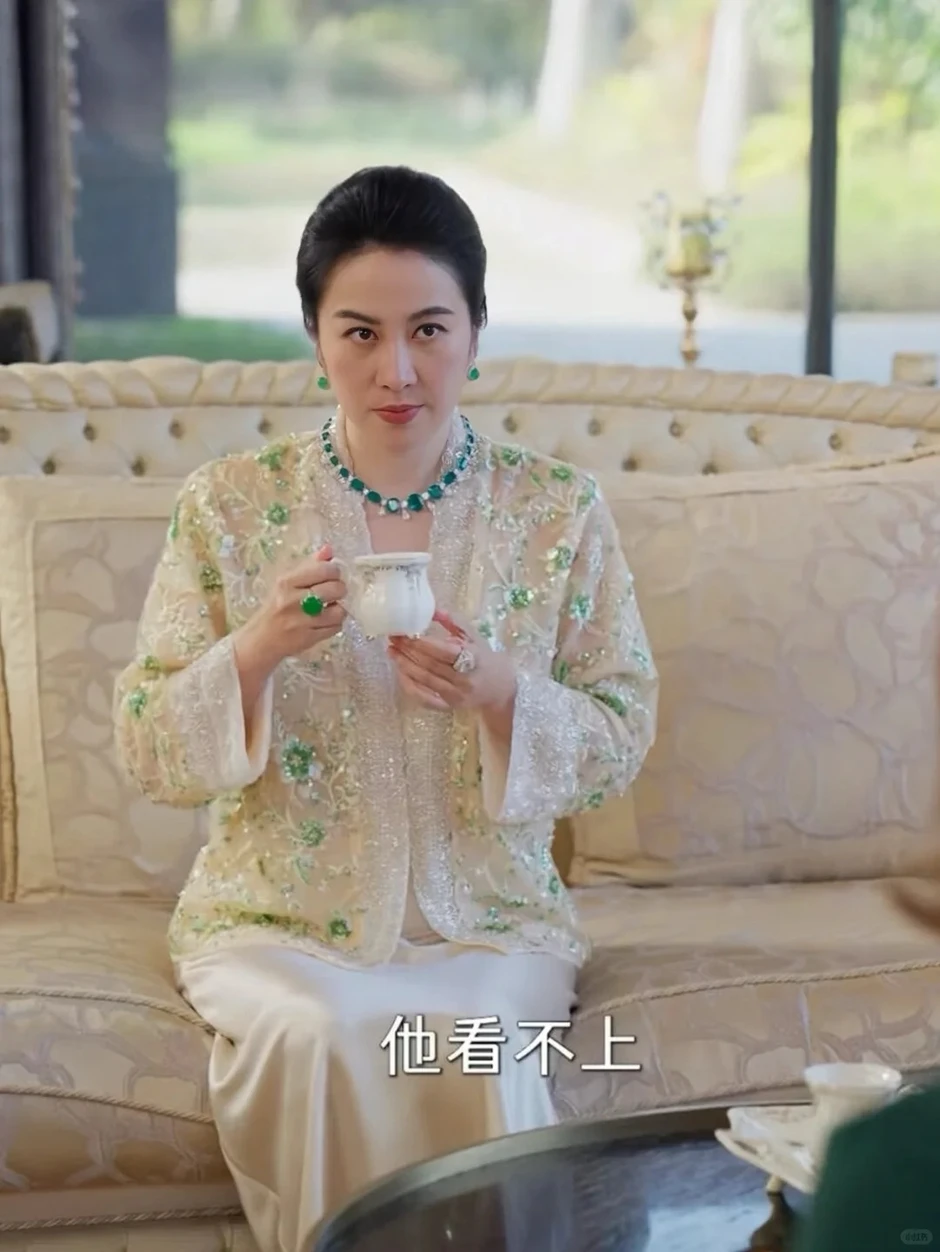 Bóc giá set trang sức ngọc bích của Diệp Tuyền