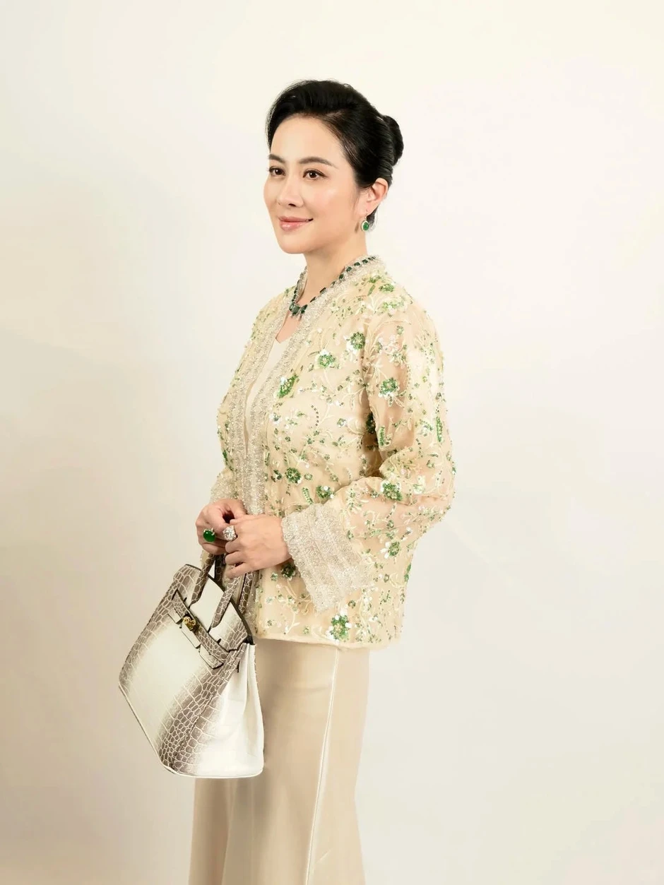 Bóc giá set trang sức ngọc bích của Diệp Tuyền