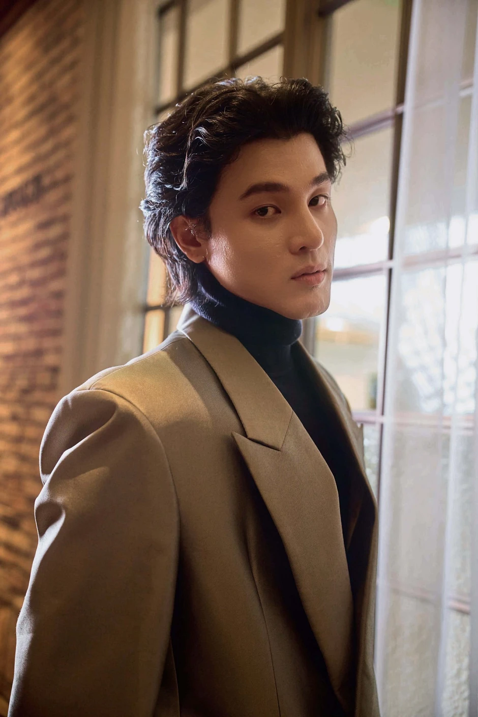 Bóc hint hẹn hò của Khương Lê và nàng thơ lookbook