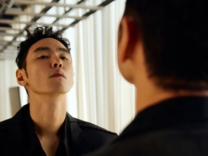 Bóng hồng 20 tuổi gợi cảm, giàu có hẹn hò Nguyễn Kinh Thiên