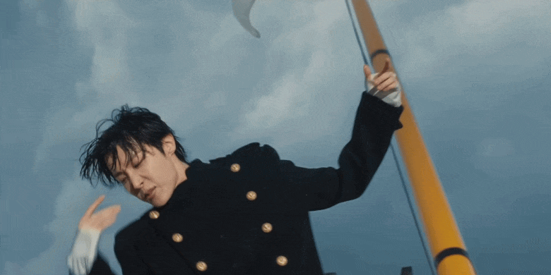 BTS đã trở lại: MV đẹp như 1 thước phim tái hiện Titanic, âm nhạc đủ wow!