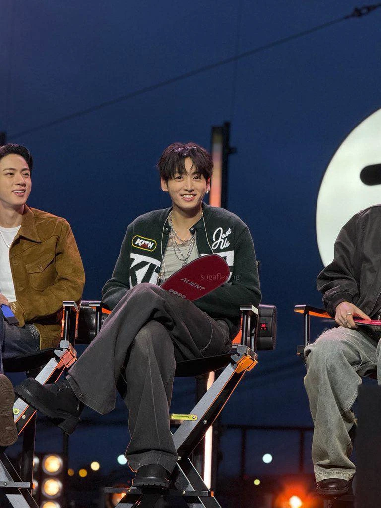 BTS đẹp trai xuất ngoại, Jung Kook bắn tiếng Anh thả thính cực mượt ở Mỹ BTS đẹp trai xuất ngoại, Jung Kook bắn tiếng Anh thả thính cực mượt ở Mỹ