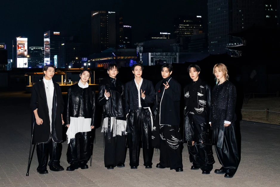 BTS đẹp trai xuất ngoại, Jung Kook bắn tiếng Anh thả thính cực mượt ở Mỹ BTS đẹp trai xuất ngoại, Jung Kook bắn tiếng Anh thả thính cực mượt ở Mỹ