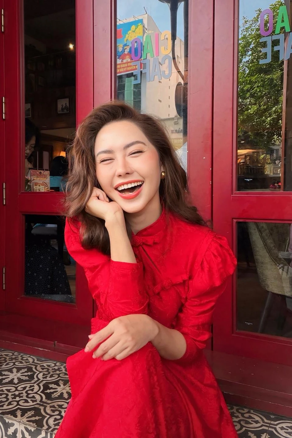 Bức ảnh chụp cận sau ca can thiệp "dao kéo" khiến mỹ nhân Việt lao đao, phải trả giá đắt Bức ảnh chụp cận sau ca can thiệp "dao kéo" khiến mỹ nhân Việt lao đao, phải trả giá đắt