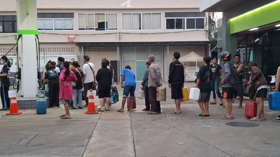 Bức ảnh chụp tại một trạm xăng khiến mọi người bàn tán xôn xao