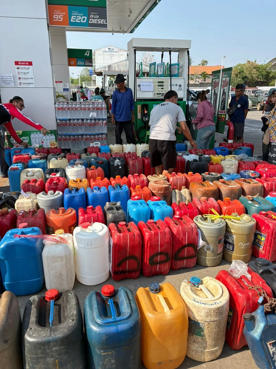 Bức ảnh chụp tại một trạm xăng khiến mọi người bàn tán xôn xao