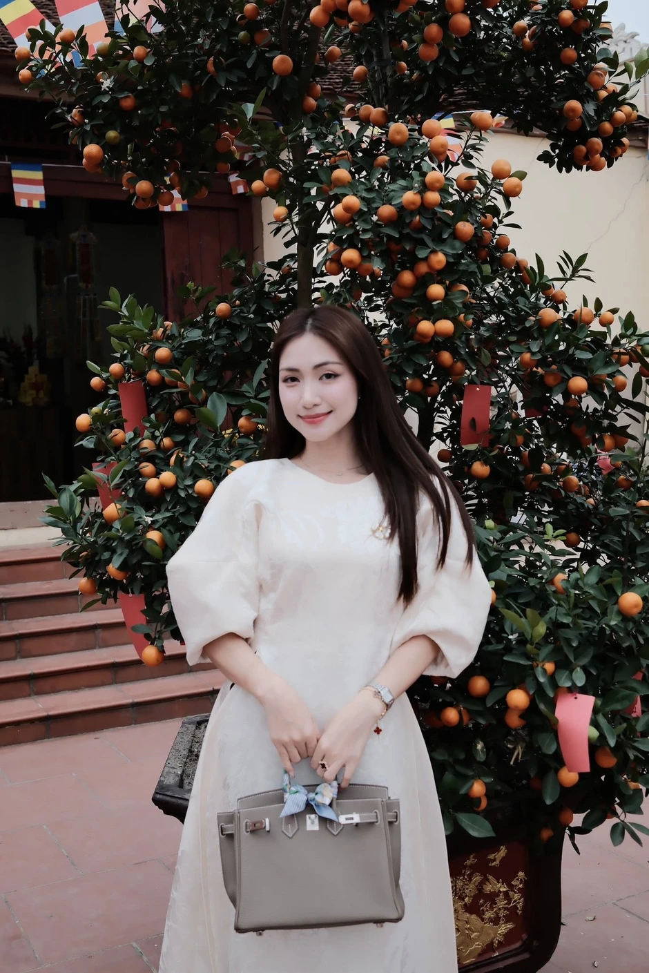 Bức ảnh làm lộ thời điểm Hòa Minzy và bạn trai quân nhân chính thức hẹn hò?