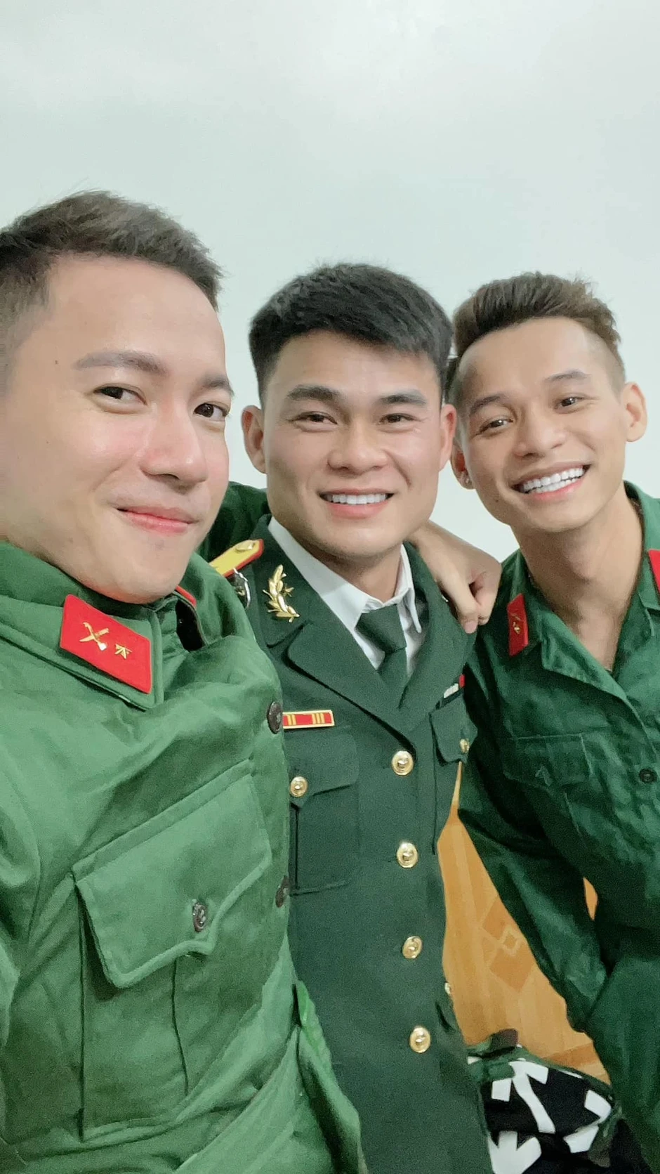 Bức ảnh làm lộ thời điểm Hòa Minzy và bạn trai quân nhân chính thức hẹn hò?