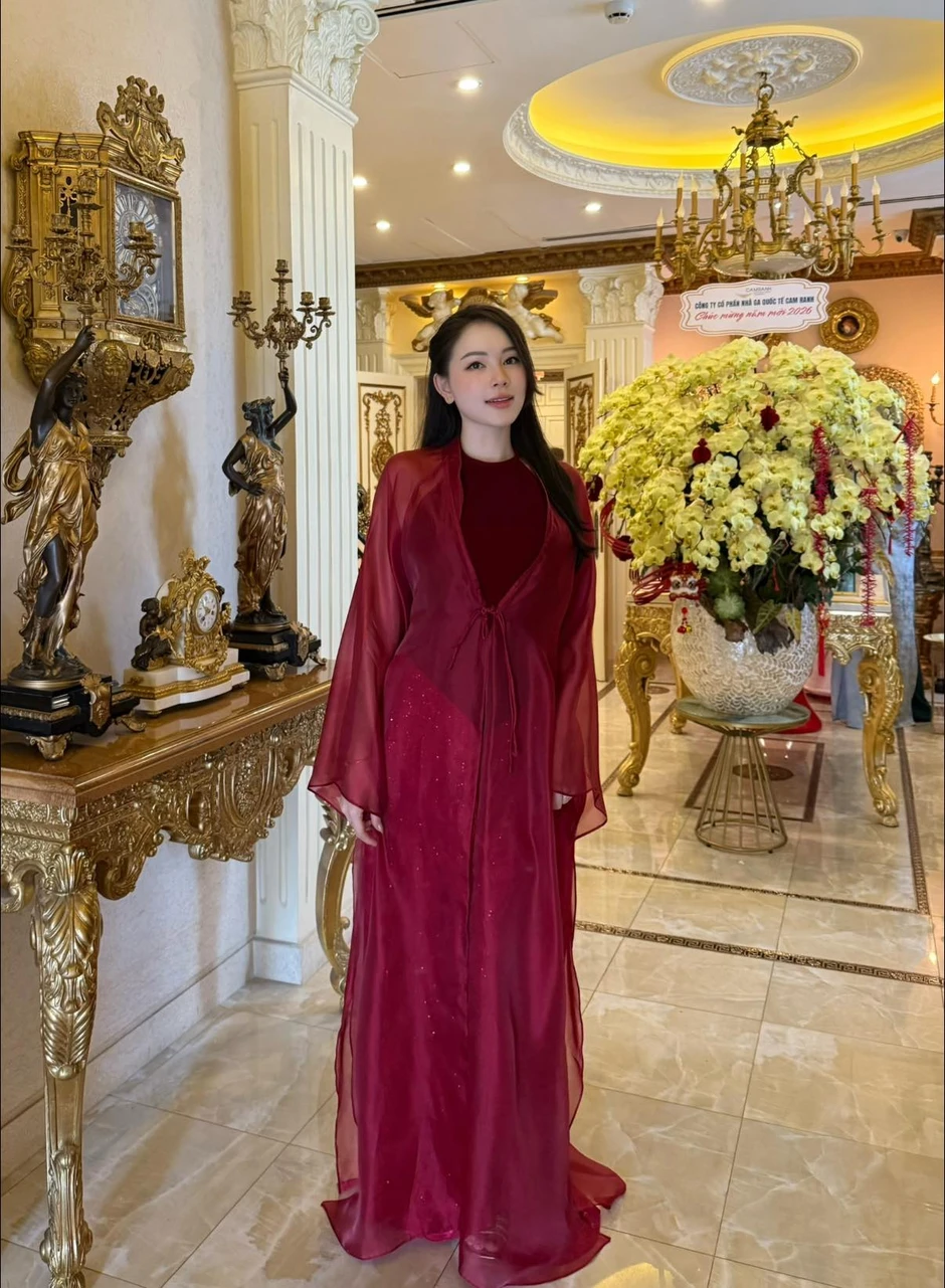 Bức ảnh Tiên Nguyễn đăng làm lộ bí mật Linh Rin - Phillip Nguyễn đang giấu kín?