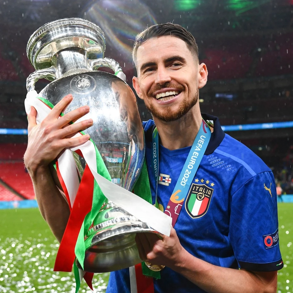 Ca sĩ mới nổi đe nẹt cô bé 11 tuổi, ngờ đâu đụng trúng tiểu thư "ngậm thìa vàng" lừng danh showbiz