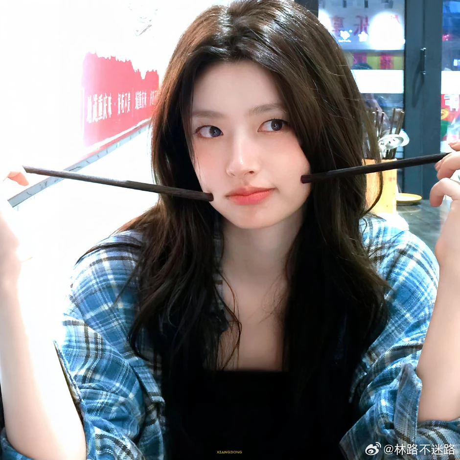 Camera quay lén Thừa Lỗi và Từ Nhược Hàm nửa đêm hôn nhau